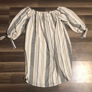 Cuteeee striped off the shoulder dress 👗